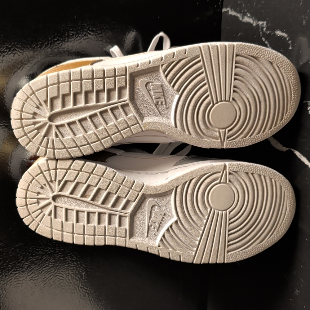 Nike Dunk Low Heirloom White/Silver/Gold Women's Sneakers Size 9.5 MSRP $120 - Picture 9 of 12